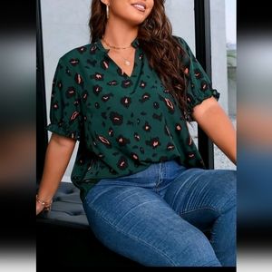 NWOT SHEIN Plus notched neck allover print blouse